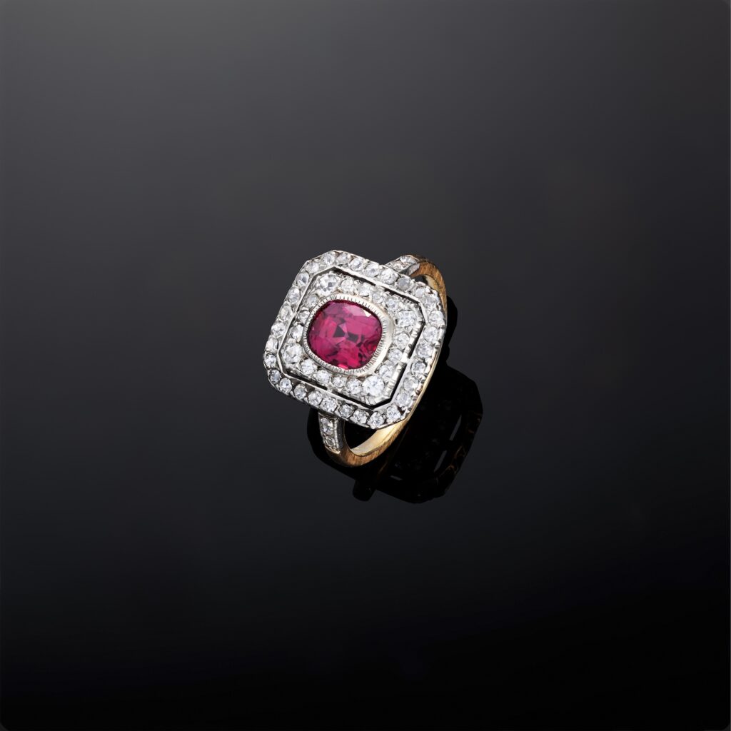 Gold, platinum, diamonds and ruby ring, 1.28cts ruby, with Gubelin certificate  Thailand ruby no heated with Gubelin cert