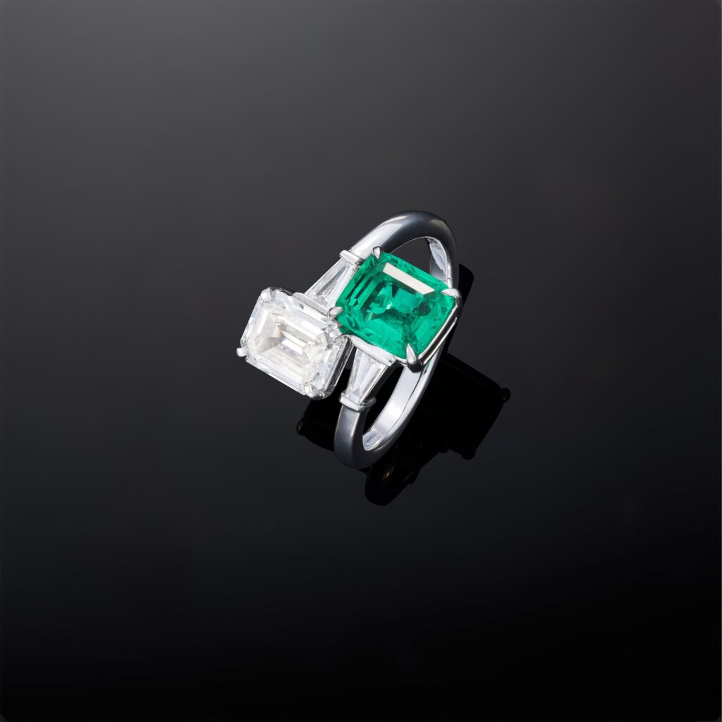 Platinum ring with diamond and Colombia emerald  white diamond GIA cert 1.22cts I VVS2, SSEF Emerald cert 1.487cts Colombia no oil
