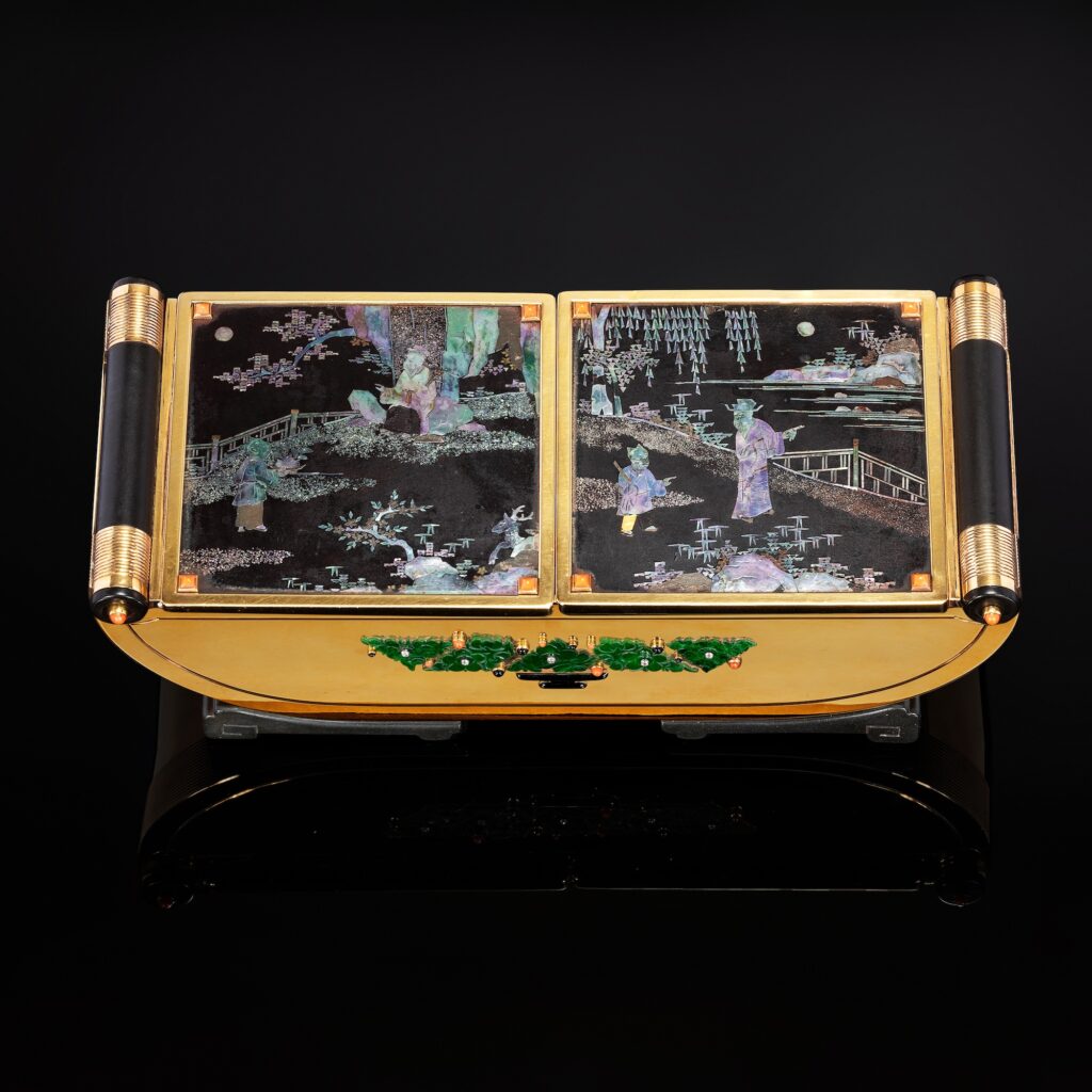 Cartier Art Deco Mother-of-Pearl, Coral, Nephrite and Onyx Cigarette Box in Yellow Gold, circa 1925