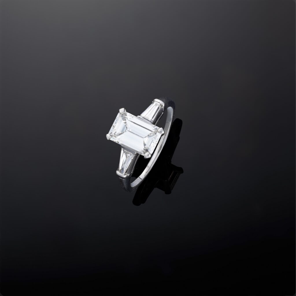 Diamond Ring in 18k White Gold