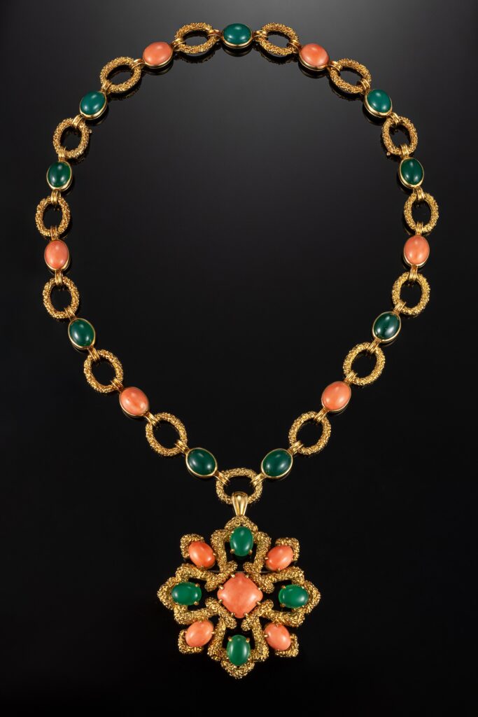 Van Cleef & Arpels (VCA) Coral and Chrysoprase ‘Delphes’ Demi-Parure in 18k Yellow Gold, circa 1970
