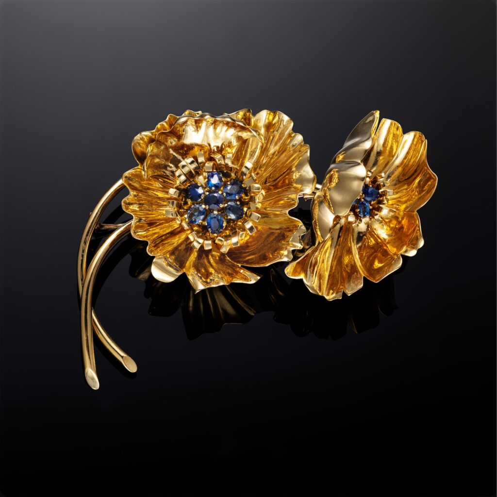 Van Cleef & Arpels (VCA) Sapphire ‘Anemones’ Clip Brooch in 18K Yellow Gold, circa 1940