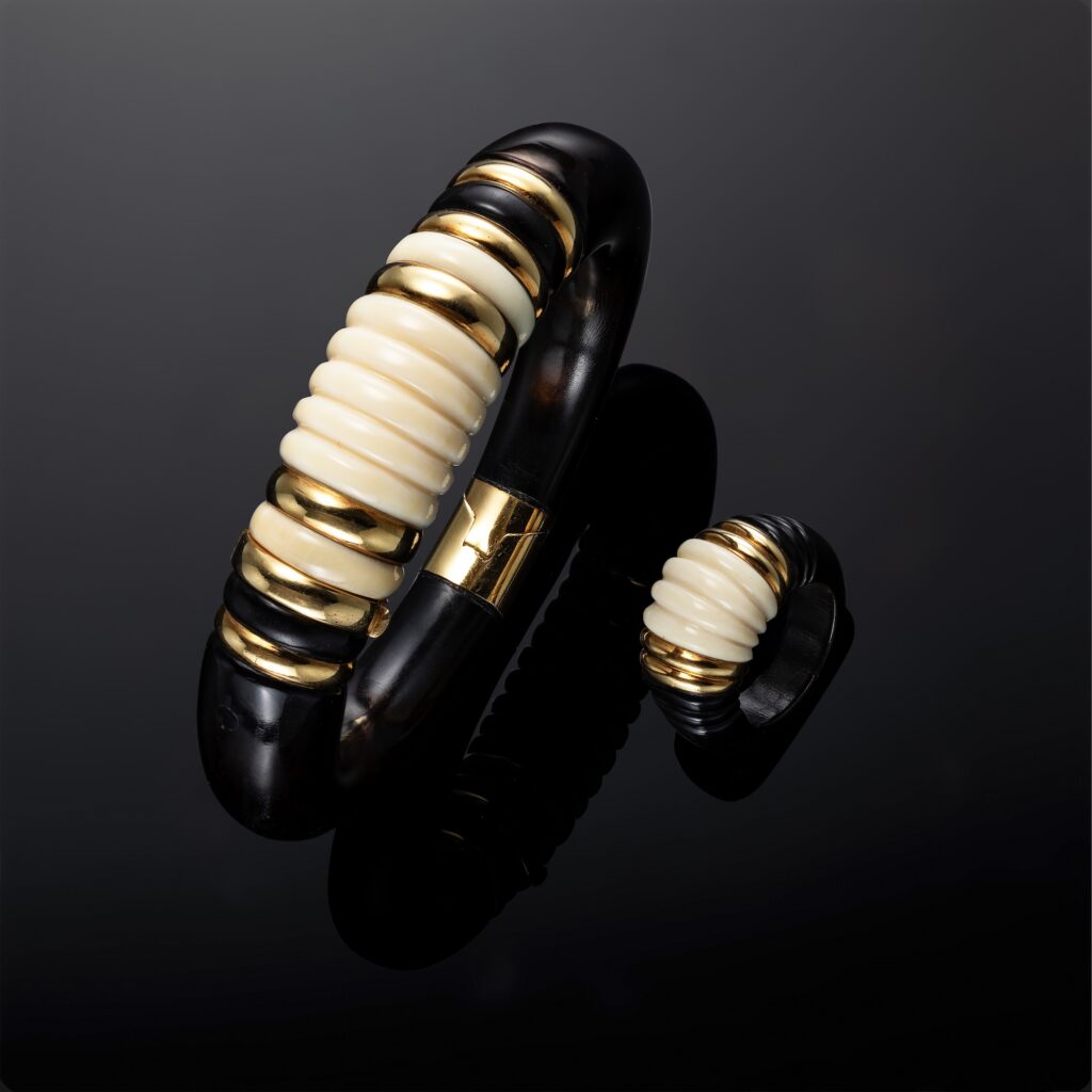 Van Cleef & Arpels (VCA) Ivory Ring in 18k Yellow Gold